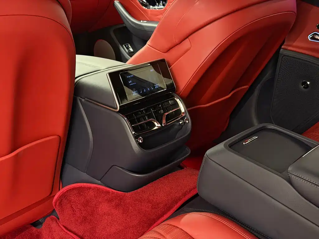 Bentley Flying Spur 2023 — фото 13
