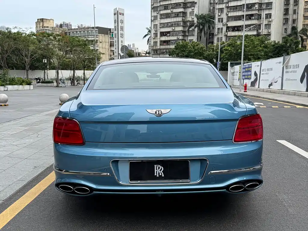 Bentley Flying Spur 2023 — фото 15