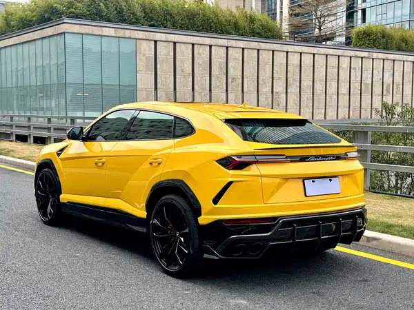 Lamborghini Urus 2021