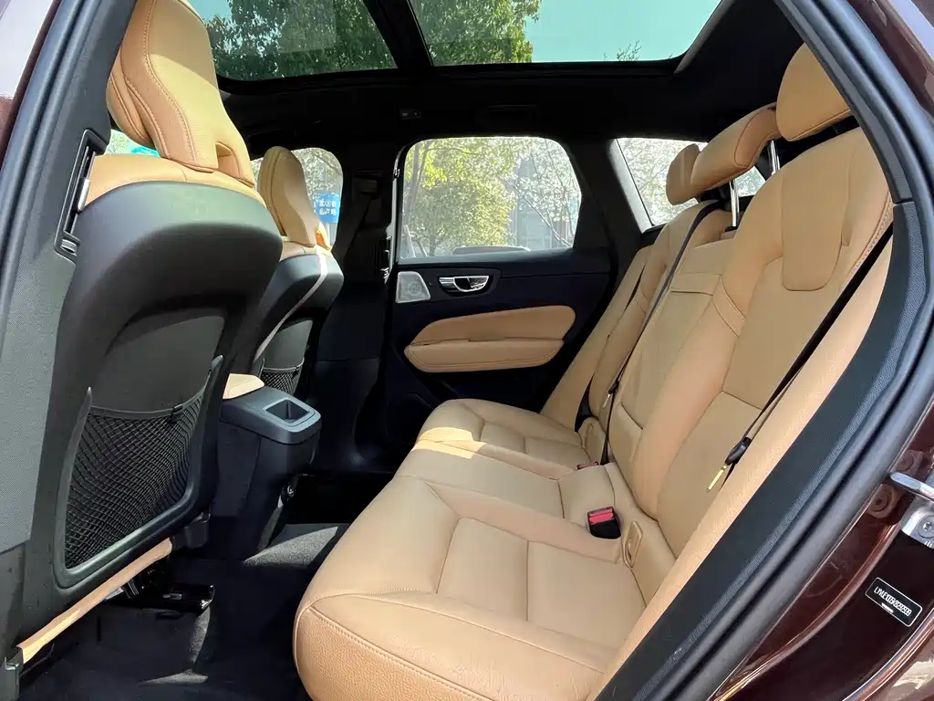 Volvo XC60 2019 — фото 13