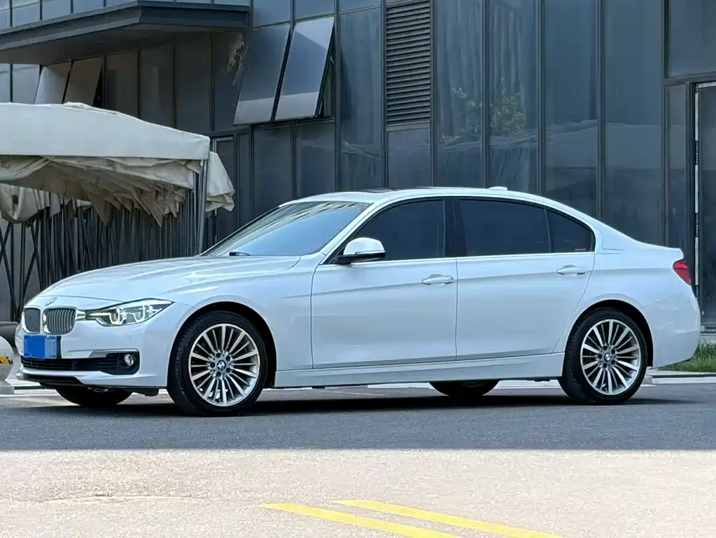 BMW 3 Series 2018 — фото 1