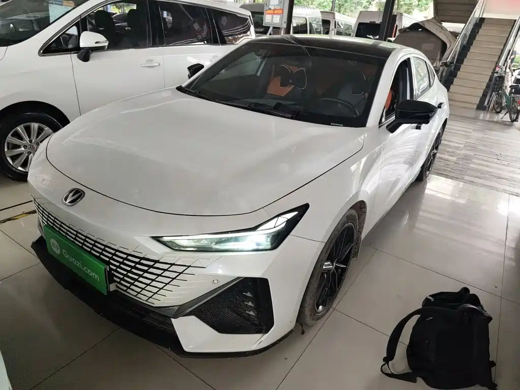 Changan UNI-V 2022 — фото 1
