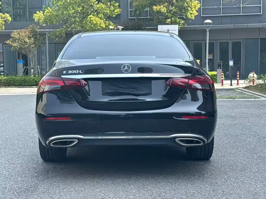 Mercedes-Benz E-Class 2022 — фото 15