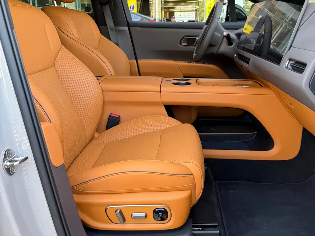 Li Auto i8 2025 — фото 10