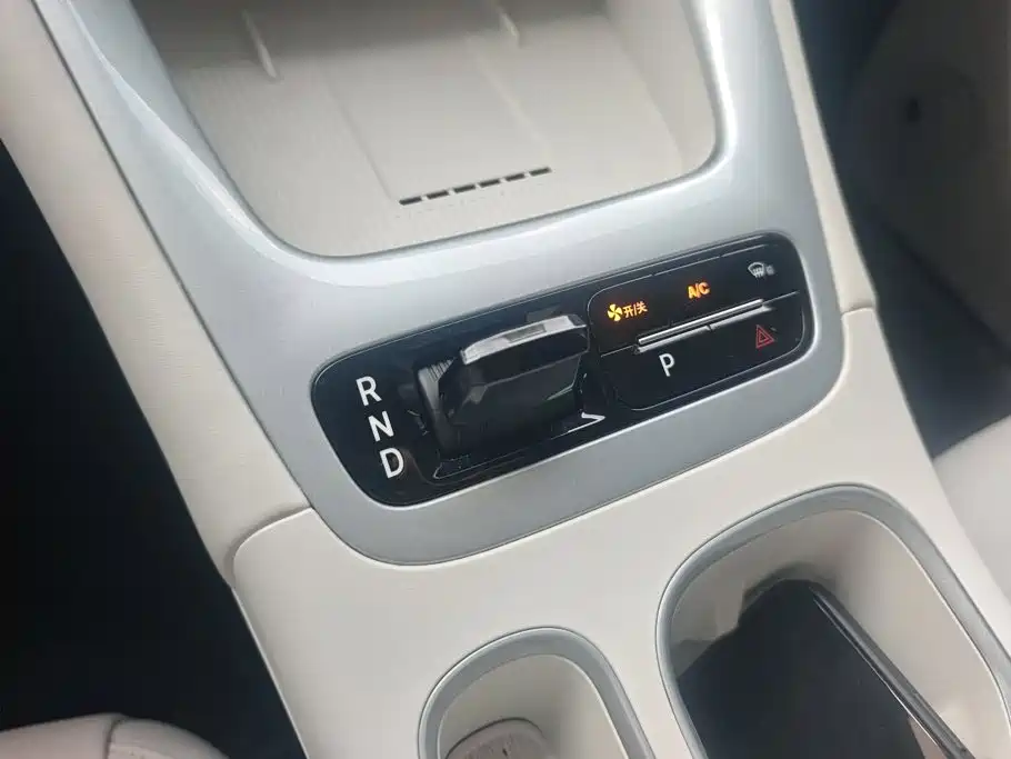 Geely Galaxy Starwish 2025 — фото 16