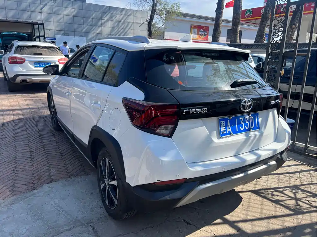 Toyota Yaris L 2022 — фото 4