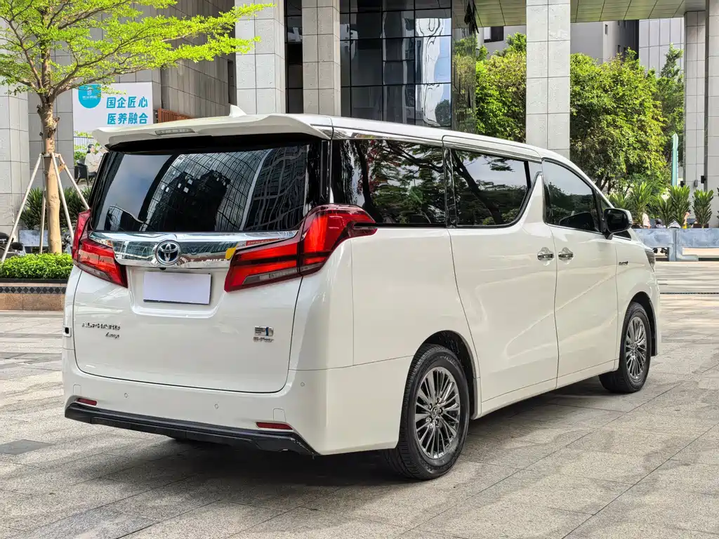 Toyota Alphard 2021 — фото 13