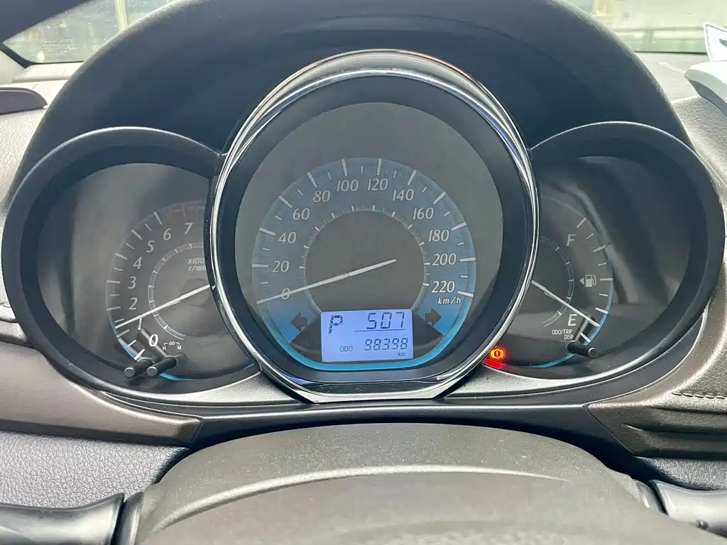 Toyota Yaris L 2015 — фото 9