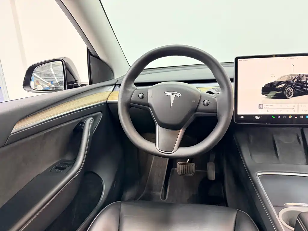 Tesla Model Y 2023 — фото 13