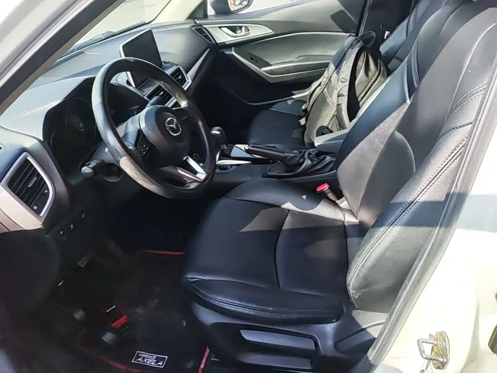 Mazda 3 Axela 2019 — фото 11