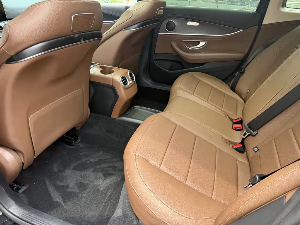 Mercedes-Benz E-Class 2018 — фото 32