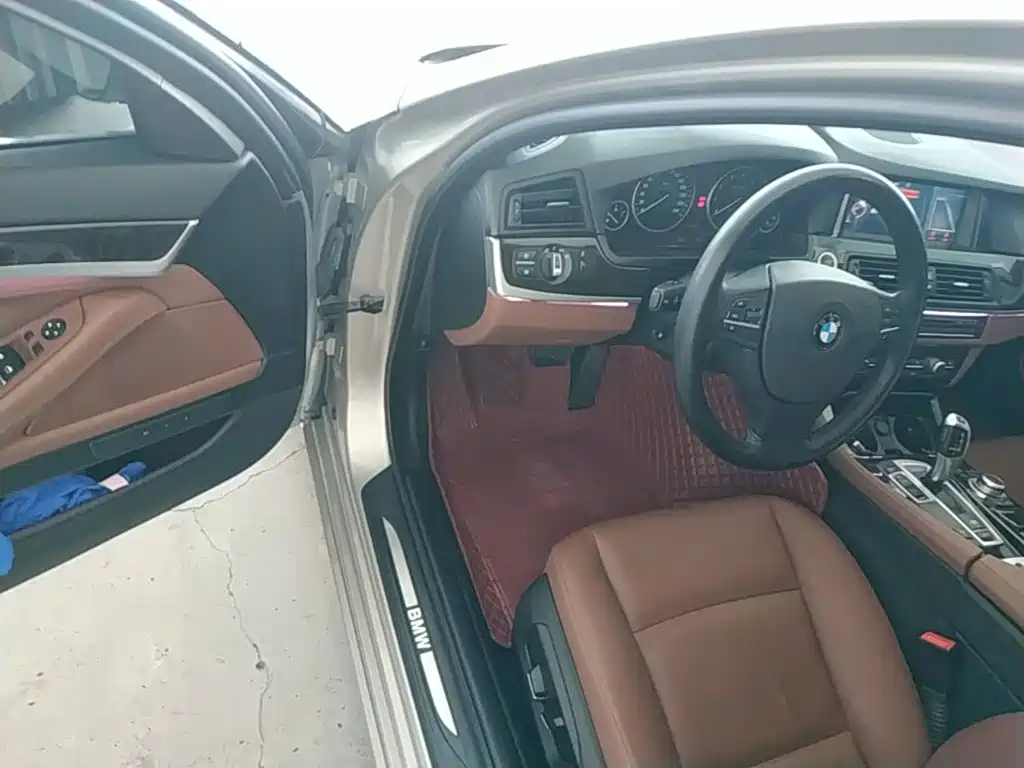 BMW 5 Series 2015 — фото 16