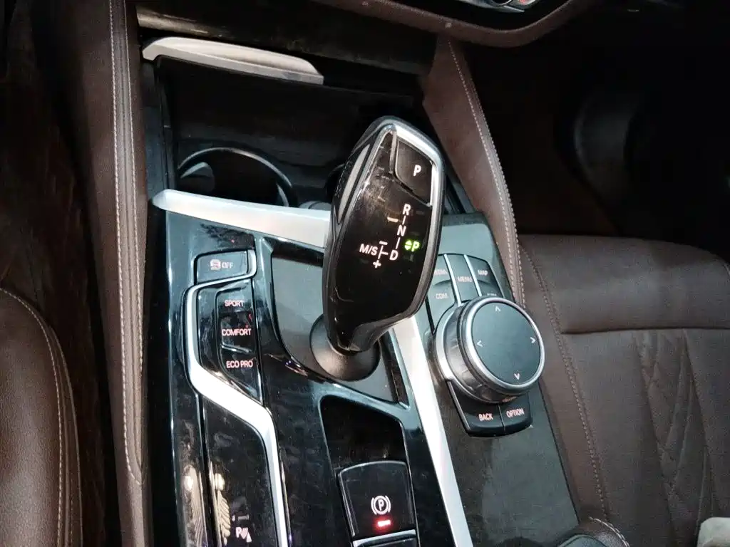 BMW 5 Series 2021 — фото 14
