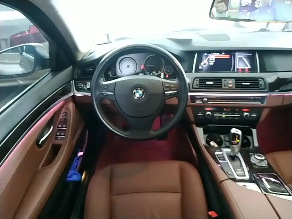 BMW 5 Series 2015 — фото 11