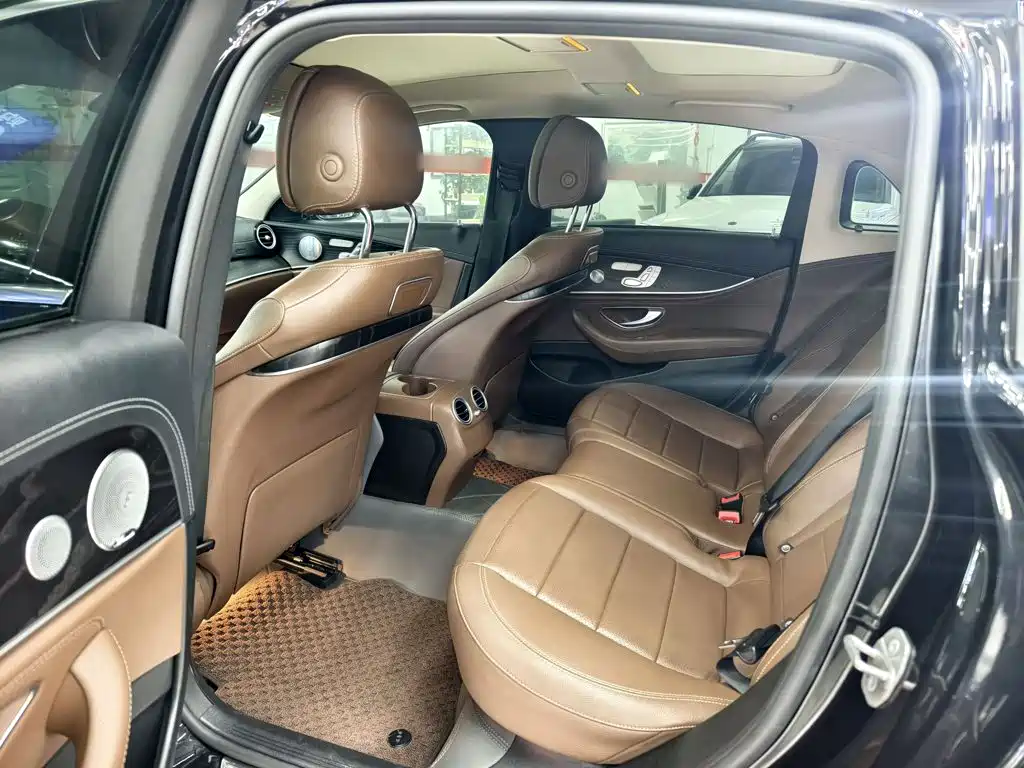 Mercedes-Benz E-Class 2020 — фото 18