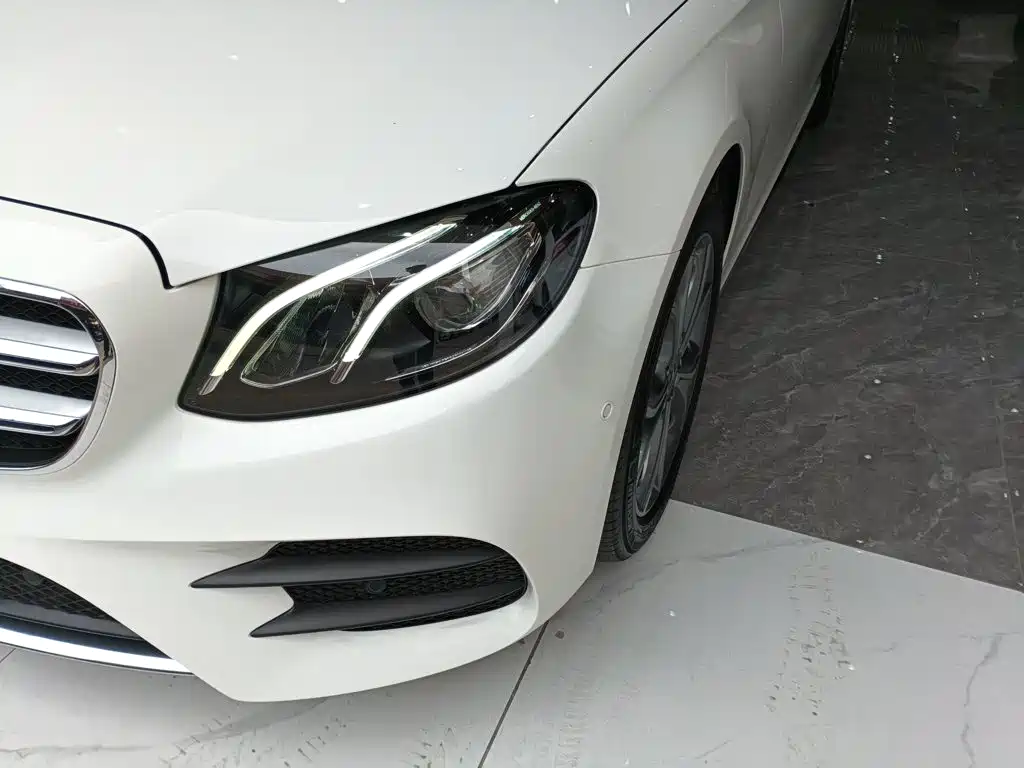 Mercedes-Benz E-Class 2019 — фото 18