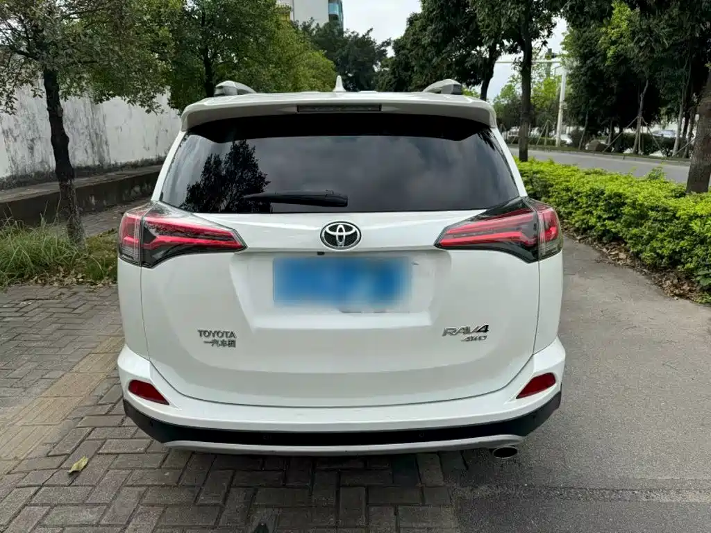 Toyota RAV4 2016 — фото 15