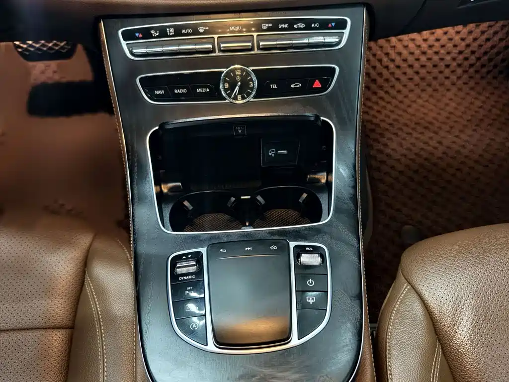 Mercedes-Benz E-Class 2020 — фото 16