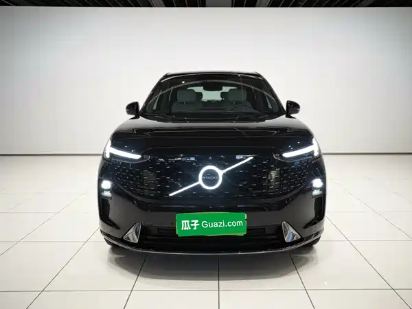 Volvo EM90 2024