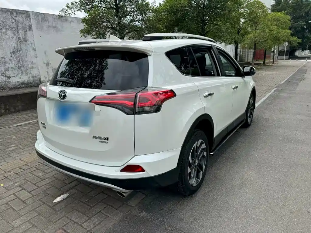 Toyota RAV4 2016 — фото 16