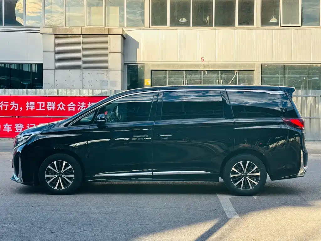 GAC Motor Trumpchi M8 2022 — фото 7