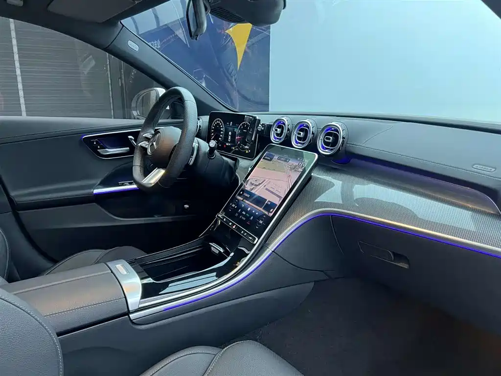 Mercedes-Benz C-Class 2024 — фото 17