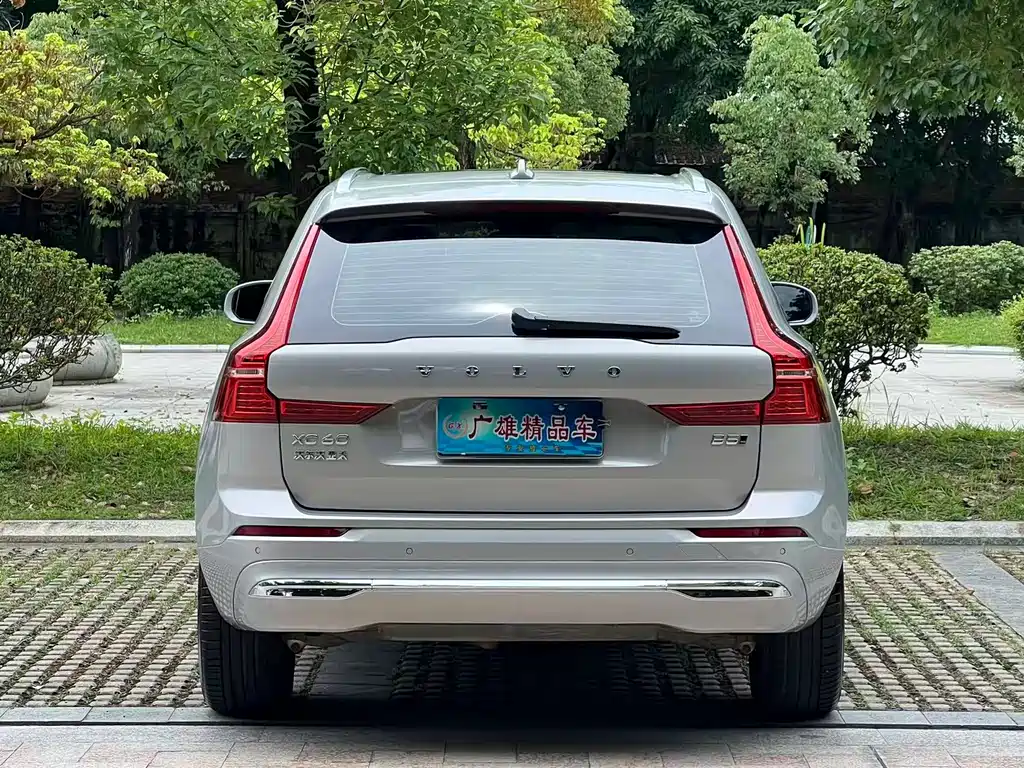 Volvo XC60 2022 — фото 6