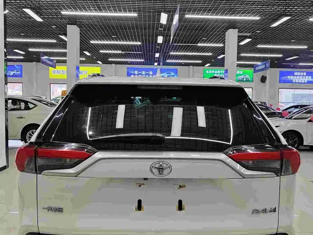 Toyota RAV4 2020 — фото 5