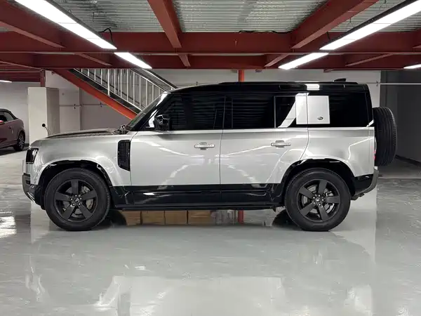 Land Rover Defender 2022