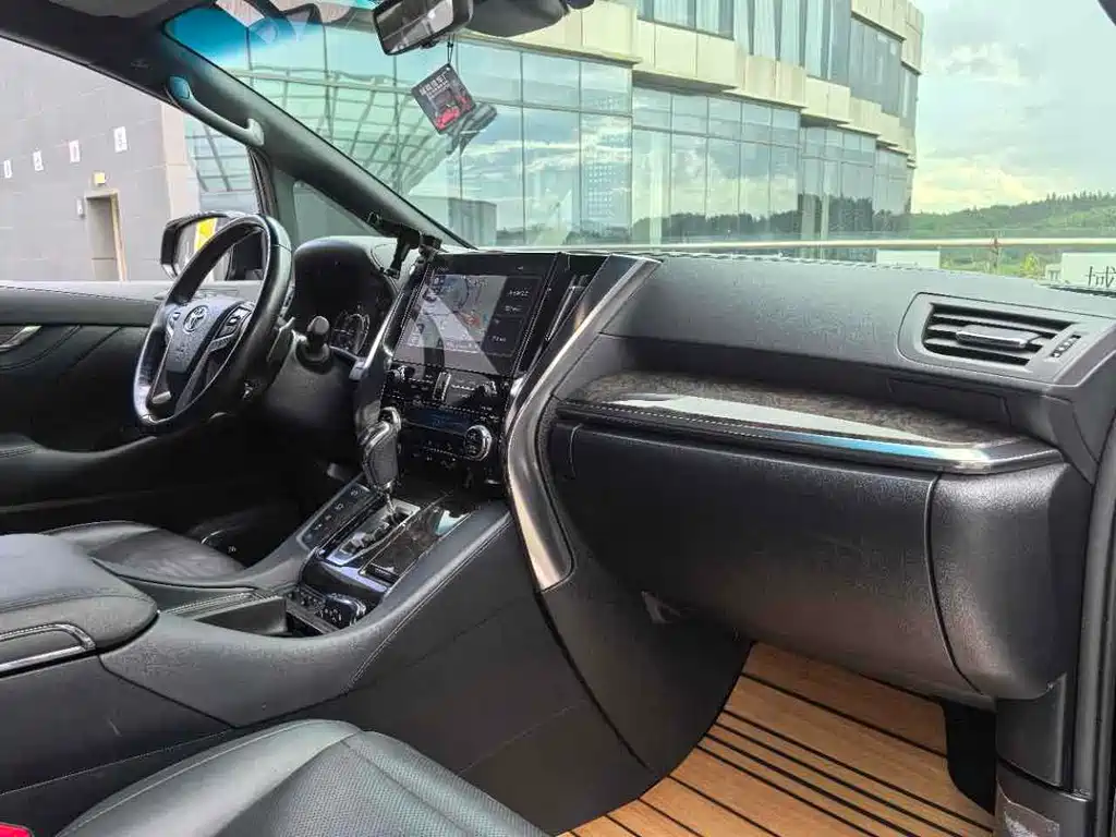 Toyota Alphard 2022 — фото 9
