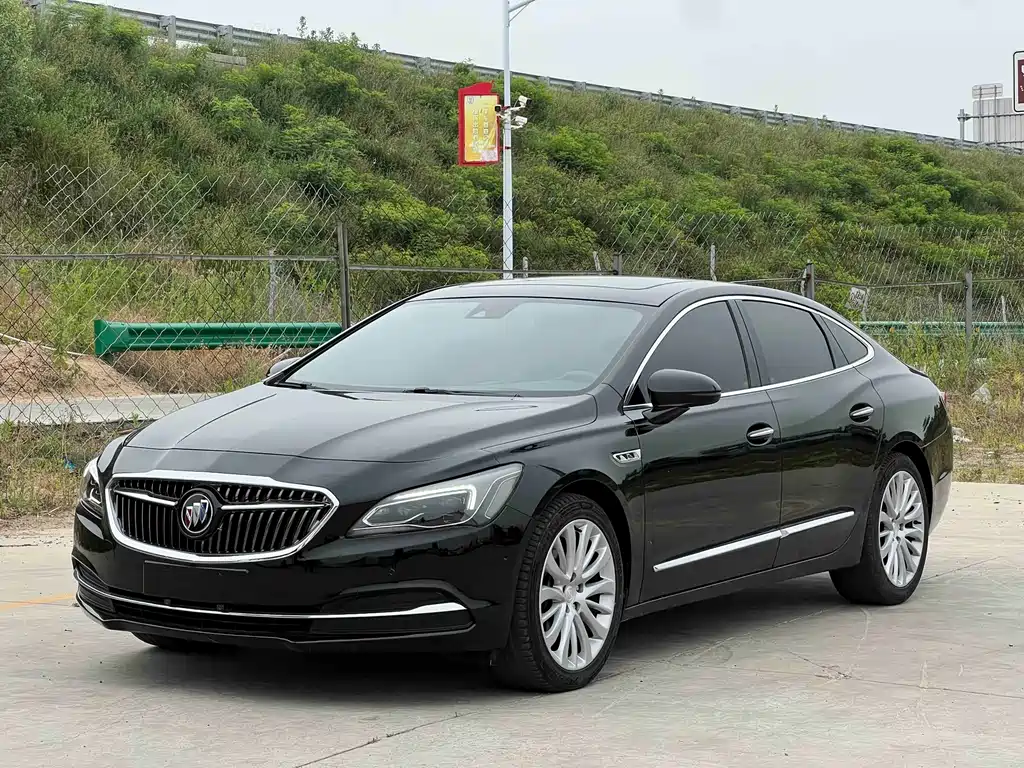 Buick LaCrosse 2018 — фото 1