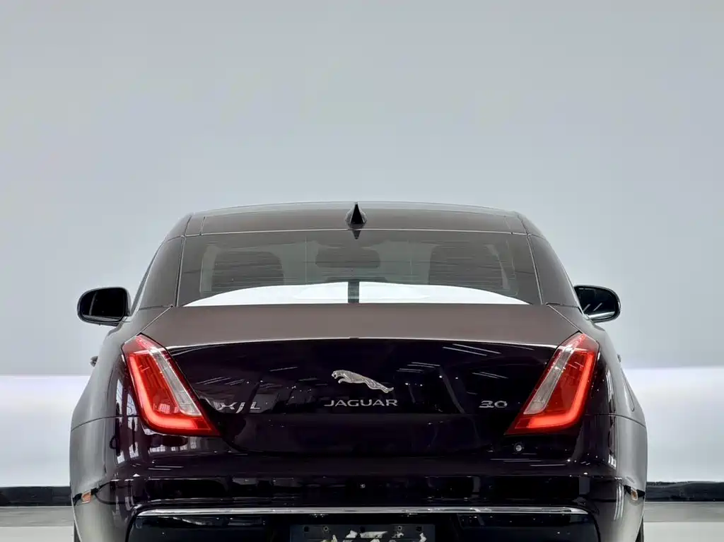Jaguar XJ 2018 — фото 13