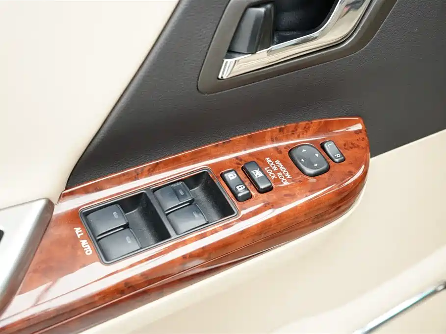 Toyota Alphard 2010 — фото 10
