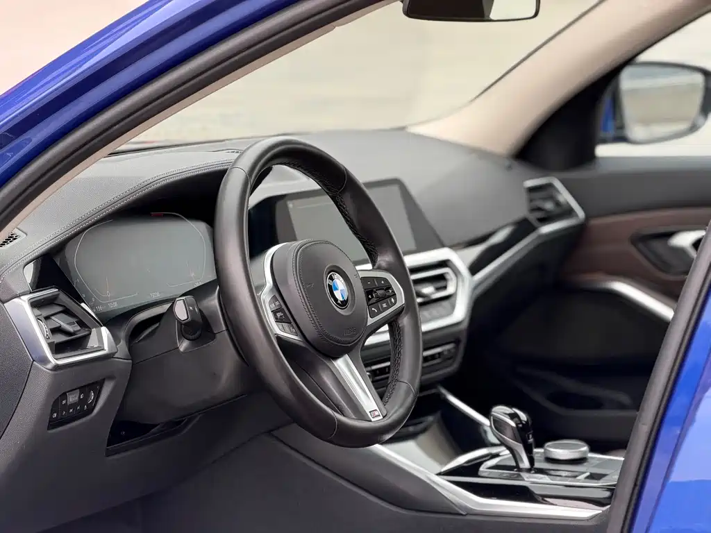 BMW 3 Series 2022 — фото 10