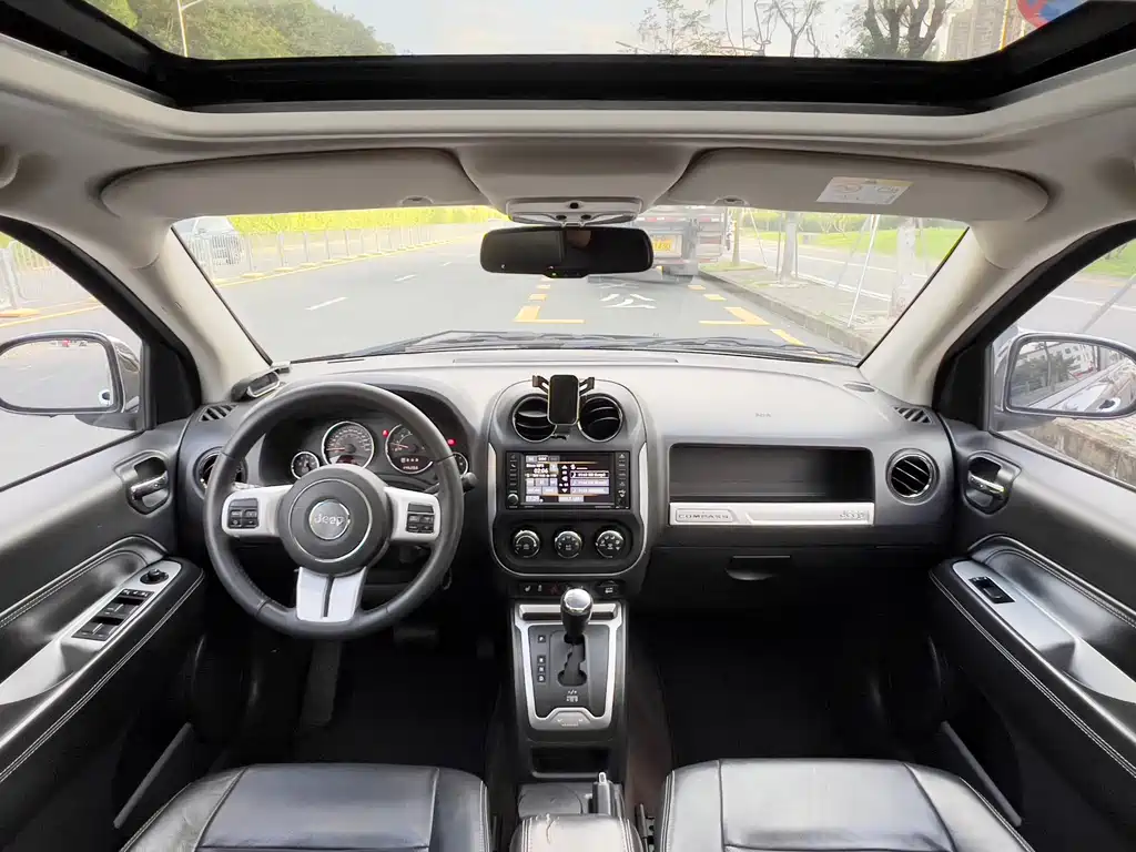 Jeep Compass 2014 — фото 10
