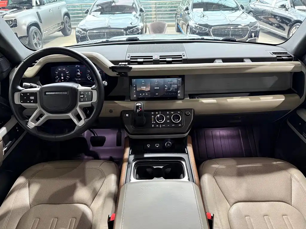 Land Rover Defender 2021 — фото 12