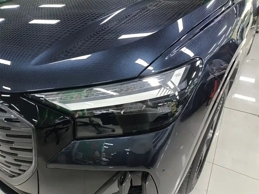 Audi Q4 e-tron 2023 — фото 24