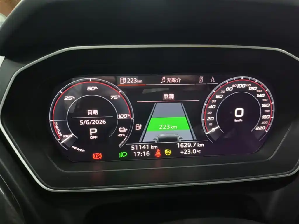 Audi Q4 e-tron 2023 — фото 12