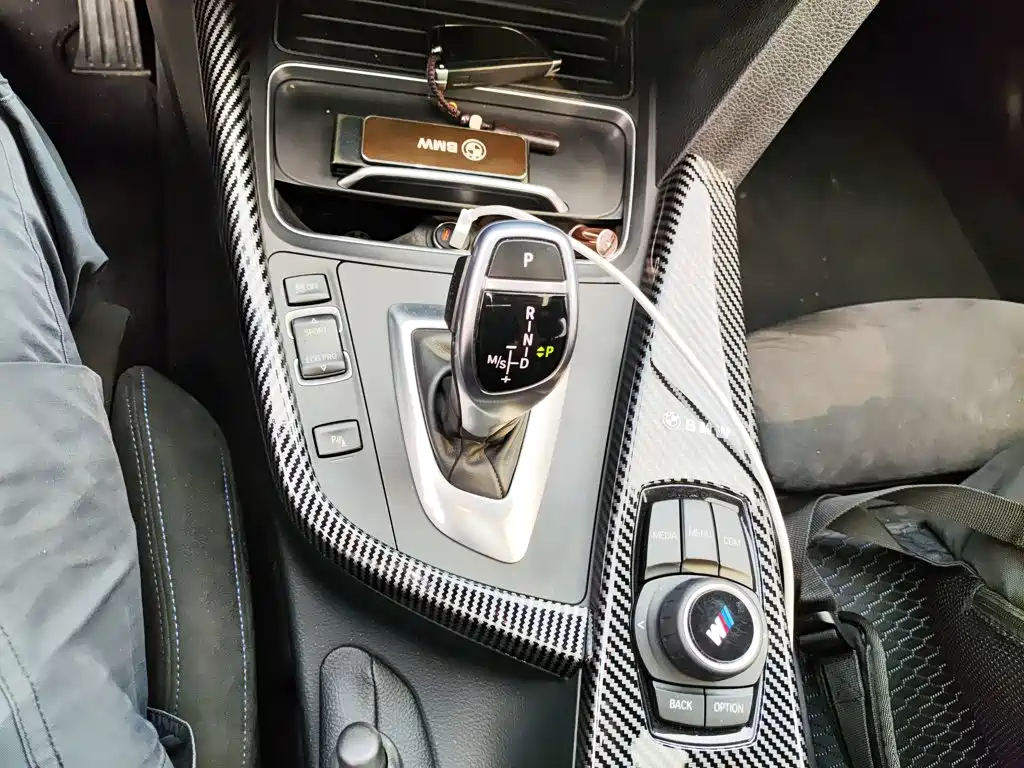 BMW 3 Series 2018 — фото 14