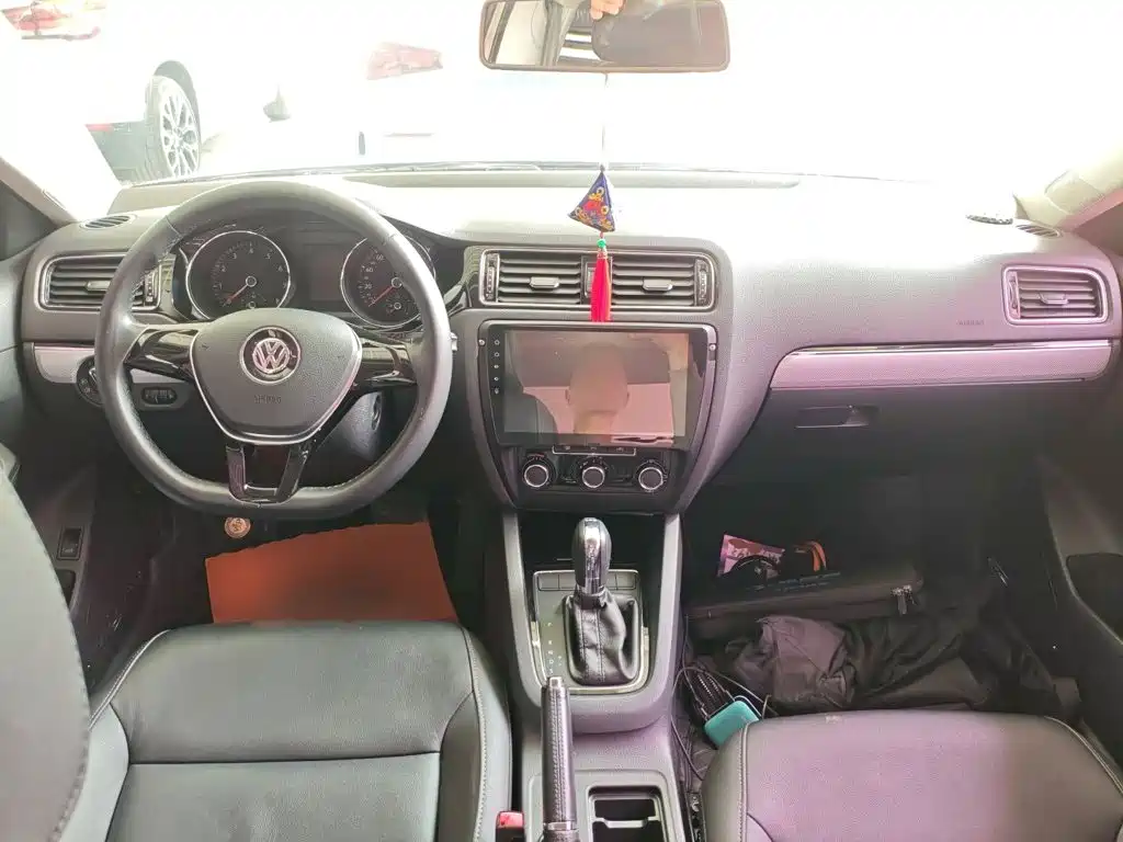 Volkswagen Sagitar 2016
