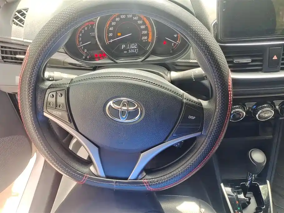 Toyota Yaris L 2022 — фото 14