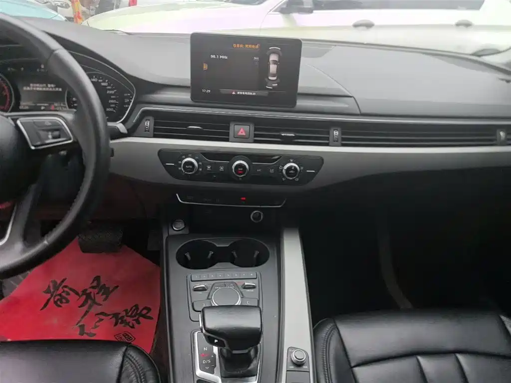 Audi A4L 2018 — фото 13