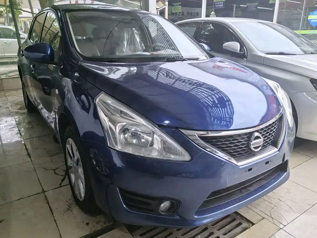 Nissan Tiida 2012