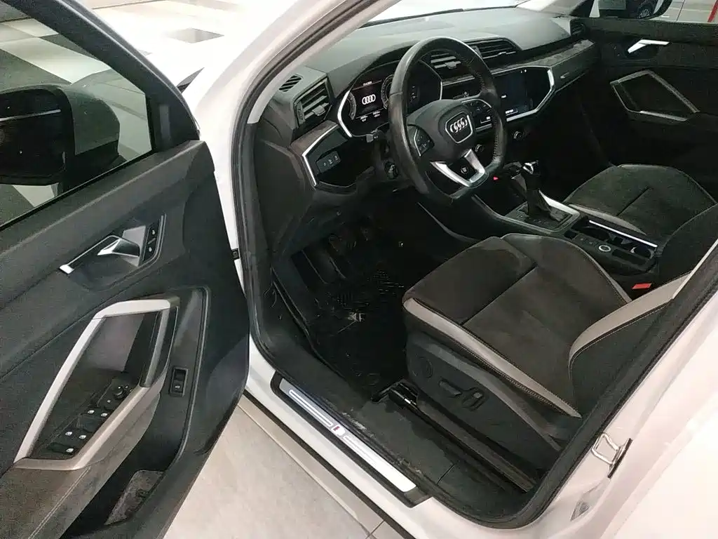 Audi Q3 2022 — фото 11