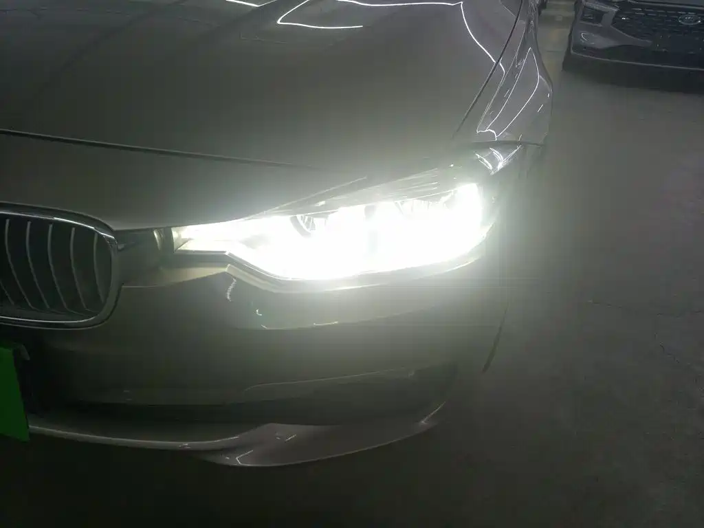 BMW 3 Series 2018 — фото 24