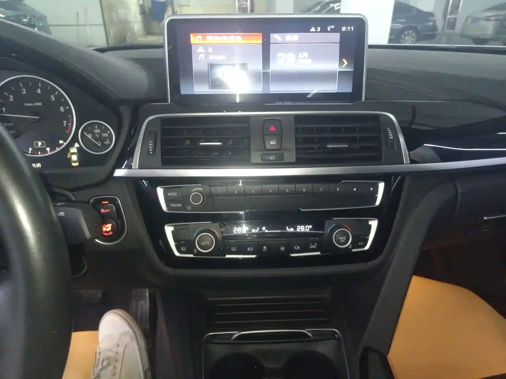 BMW 3 Series 2018 — фото 13