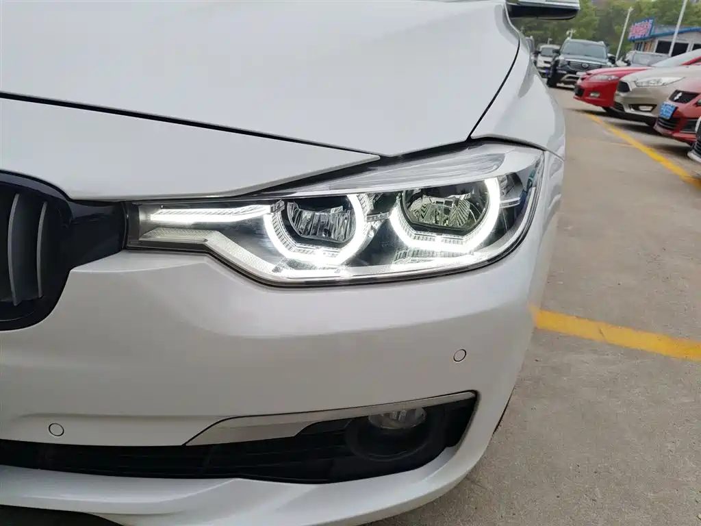 BMW 3 Series 2018 — фото 24