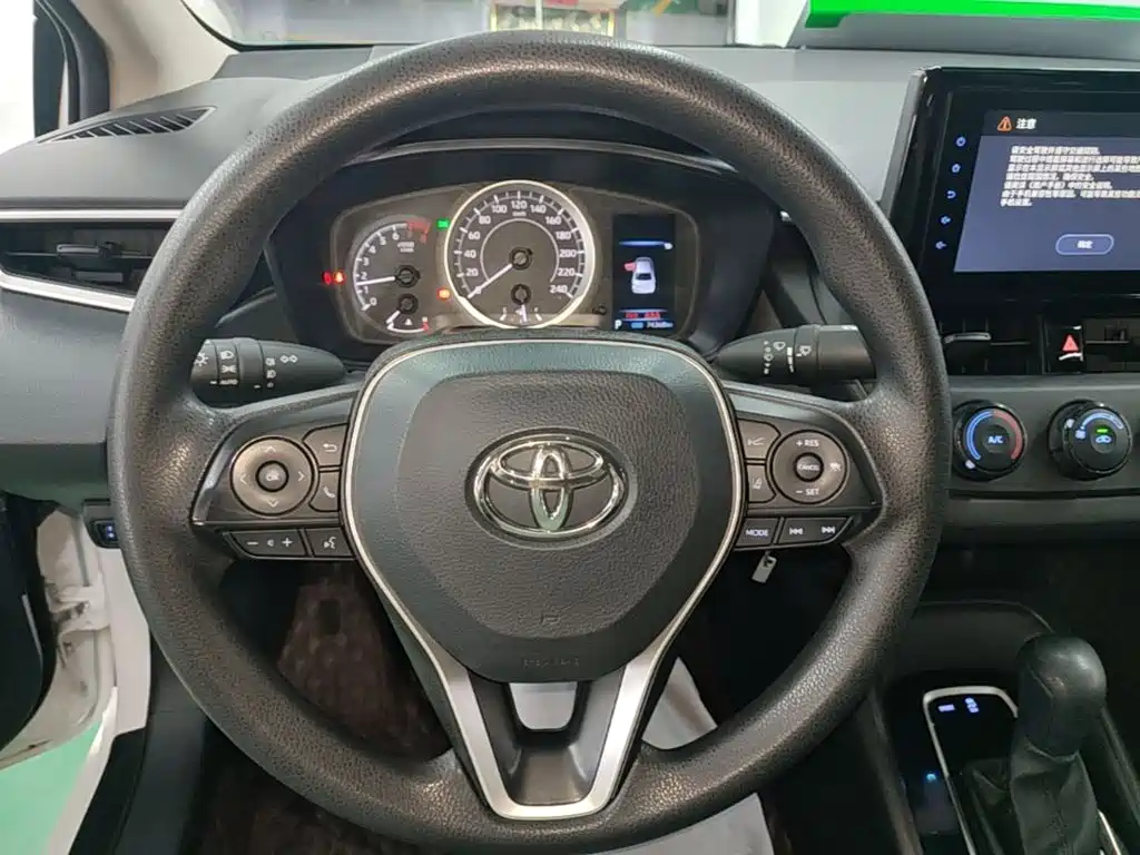 Toyota Corolla 2023 — фото 11