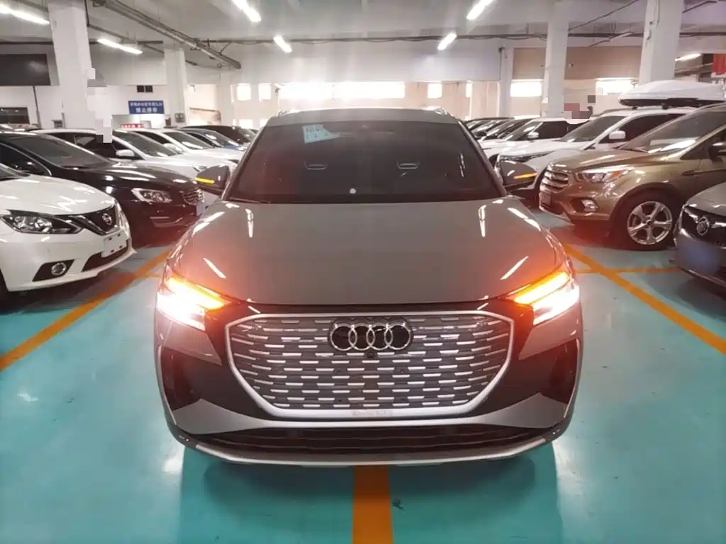Audi Q4 e-tron 2023 — фото 3