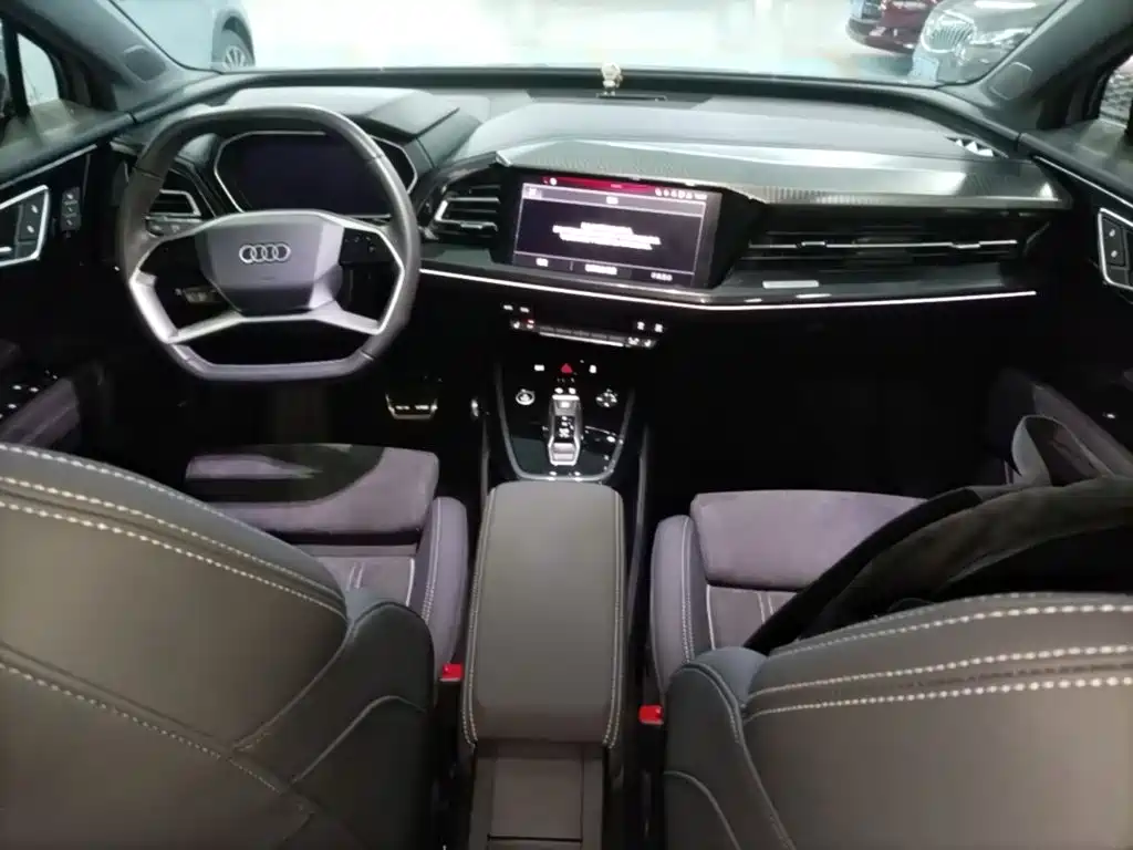 Audi Q4 e-tron 2023 — фото 10